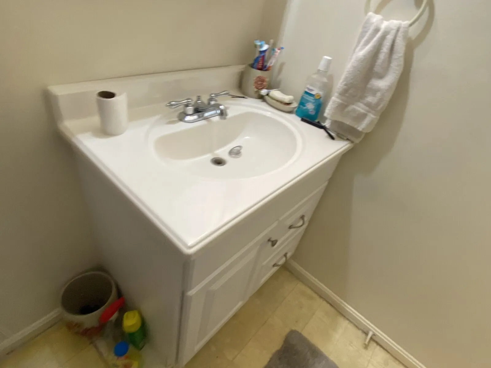 Fourplex unit bathroom, before renovation
